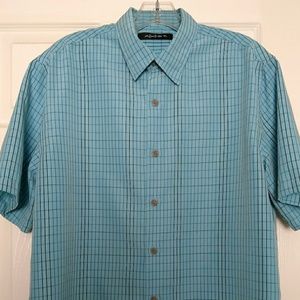 Mens Lt. Blue AXIST casual button up shirt Sz. M